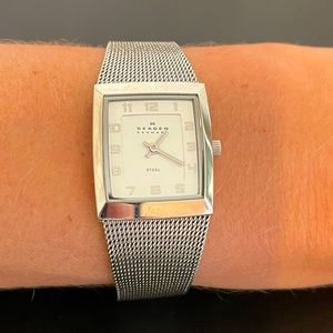 Skagen Womens Silver Chain Watch - Like New